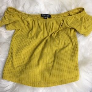 Off the shoulder crop top💛